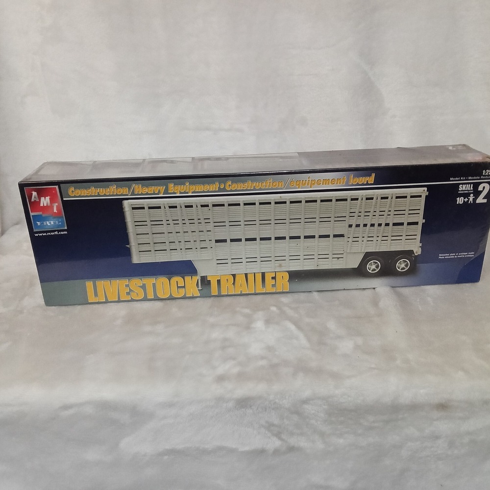 AMT Ertl Livestock Trailer 1:25 Scale Model Kit 31771-1HD Skill 2 Sealed